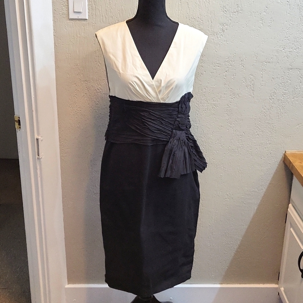 Robert Rodriguez Sleeveless V Neck Black & Ivory Dress with Bow